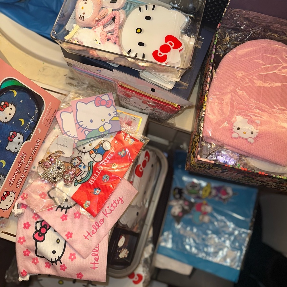 Hello Kitty Mystery Box ๐ฅ๐ฅ๐ฅ๐ฅ๐ฅ๐๐๐๐๐
NWOT NEW INVENTORY - Picture 3 of 16